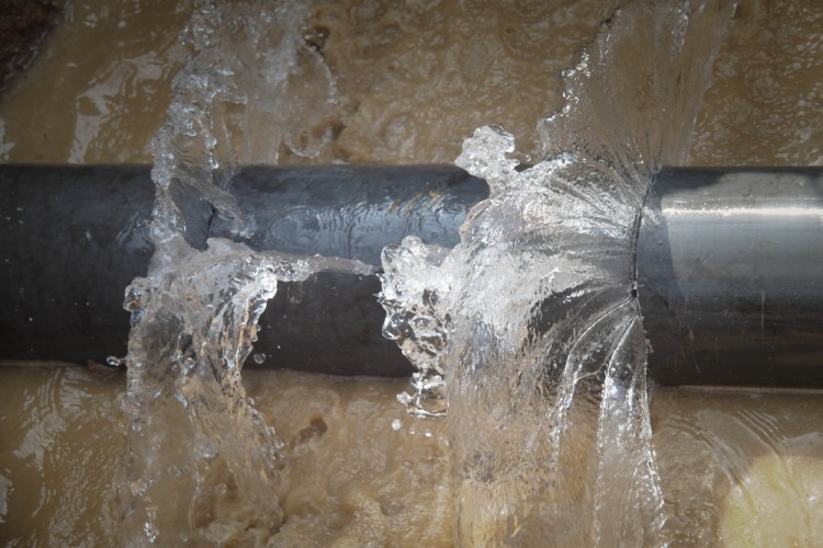 Water Leaking From sewerage pipe Emergency Plumber Needed